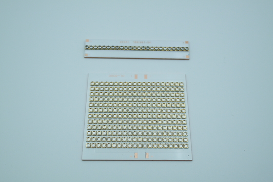 Un bon prix. UVA 365nm/395nm 3535 SMD conduit à l'aide d'un moulin en ligne